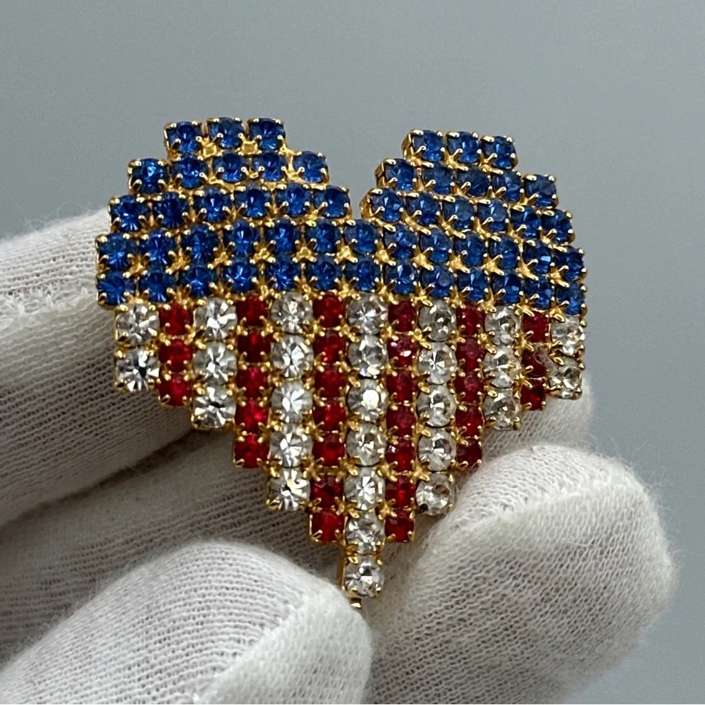 Amazing vintage patriotic rhinestone Heart American Flag Pin signed OT - Picture 1 of 5
